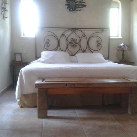 Hotel Boutique Casa Angelitos Альенде Экстерьер фото